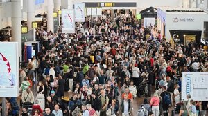 «Οι ουρές είναι τρομακτικές»: Το αδιαχώρητο στα ευρωπαϊκά αεροδρόμια μετά την κυβερνοεπίθεση