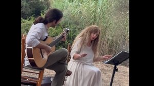 Η Ελένη Δήμου τραγουδά "Πετροπέρδικα" και αποθεώνεται - Βίντεο