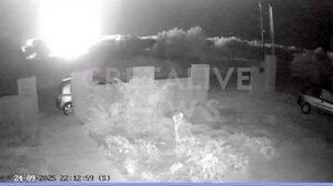 Η νύχτα έγινε... μέρα από την έκρηξη στο στύλο της ΔΕΗ - Καθαρισμοί από συνεργείο του ΔΕΔΔΗΕ