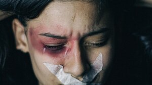 Γυναικοκτονίες: Το βίντεο που τιμά τις γυναίκες πίσω από τα ονόματα