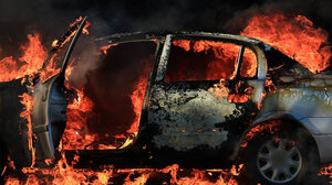 Μυλοπόταμος: Το αυτοκίνητο τυλίχθηκε στις φλόγες