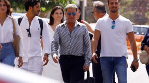 Γιώργος Μαζωνάκης: Στην Ευελπίδων για να καταθέσει μηνύσεις κατά της οικογένειάς του - Δείτε βίντεο