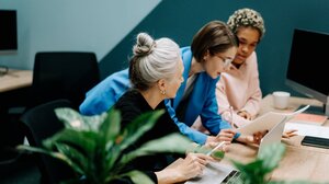 Τι προκαλεί την «ομίχλη εγκεφάλου» στην εμμηνόπαυση και πώς θα την αντιμετωπίσεις