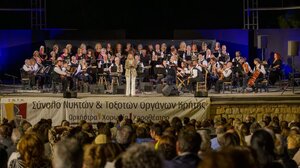 "Καλήν εσπέραν Αφεντάδες": Η επιτυχημένη παράσταση του Συνόλου Νυκτών & Τοξοτών Οργάνων Κρήτης στο Κηποθέατρο ''Νίκος Καζαντζάκης"