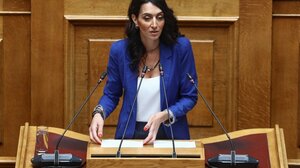 Η Κατερίνα Σπυριδάκη επαναφέρει στη Βουλή το ζήτημα της υποστελέχωσης του Α.Τ. Ιεράπετρας