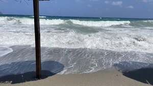 Επιμένουν οι θυελλώδεις άνεμοι, μικρή άνοδος της θερμοκρασίας