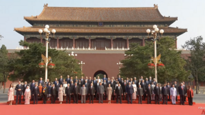 Ολοκληρώθηκε η μεγάλη παρέλαση στην Κίνα: Σι, Πούτιν και Κιμ περπάτησαν μαζί στο κόκκινο χαλί