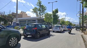 Ηράκλειο: Ξήλωσαν τα κολωνάκια, επέστρεψε ο «εφιάλτης» της κίνησης (video)