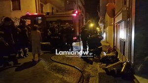 Φωτιά τα ξημερώματα σε διαμέρισμα στο κέντρο της Λαμίας - Απεγκλωβίστηκαν 3 άτομα, 6 στο νοσοκομείο