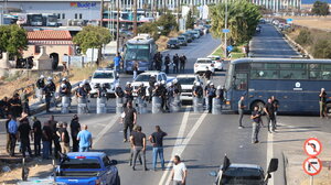 Κτηνοτρόφοι: Απέκλεισαν το αεροδρόμιο Ηρακλείου ως τις 6 το απόγευμα (photo)