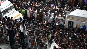 Ινδία: Τουλάχιστον 36 νεκροί και δεκάδες τραυματίες από ποδοπάτημα σε προεκλογική συγκέντρωση