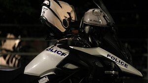 Ηράκλειο: φώναζε, έτρεχε γυμνός στο δρόμο, πέταξε και μια … καρότσα φρούτα 