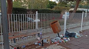 Παιδική χαρά ή χωματερή;