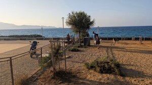 Ηράκλειο: "Φρεσκάρισμα" στο πάρκο σκύλων στον Καράβολα, από εθελοντές