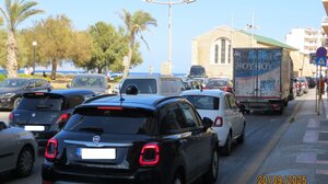 "Κυκλοφοριακή ασυδοσία και αδιαφορία στην πλατεία 18 Άγγλων"