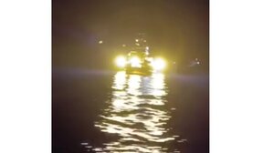 Σαμοθράκη: Η στιγμή που πέφτουν πυροβολισμοί από τουρκικά αλιευτικά για να τρομάξουν οι Έλληνες ψαράδες!