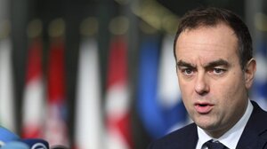 Γαλλία: Ο νέος πρωθυπουργός αποσύρει το σχέδιο Μπαϊρού για κατάργηση δύο αργιών