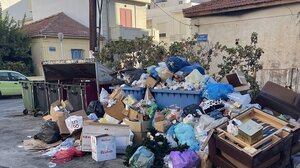 Σκουπίδια στο Ηράκλειο: Σε λίγο θα κλείσει ο δρόμος!