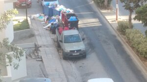 Στο ίδιο έργο θεατές με τα ... σκουπίδια