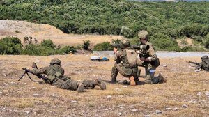 Στρατιωτική θητεία: Σχέδιο για επιβράβευση όσων υπηρετούν αμέσως μετά το λύκειο 