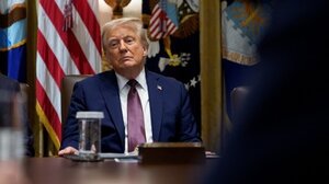 Ο Τραμπ "ξήλωσε" το πορτρέτο του Μπάιντεν από τον Λευκό Οίκο