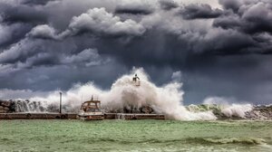Σε κατάσταση έκτακτης ανάγκης Φιλιππίνες, Χονγκ Κονγκ και Ταϊβάν - Ο τυφώνας Ραγκάσα σαρώνει με ανέμους 250 χλμ/ώρα