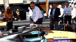 Θεσσαλονίκη: Η βόλτα του Κυριάκου Μητσοτάκη στα περίπτερα της ΔΕΘ - Το σχόλιο για το μονοθέσιο της McLaren