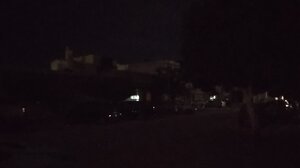 Εδώ και ένα χρόνο μια ολόκληρη γειτονιά είναι βυθισμένη στο σκοτάδι