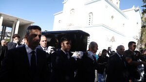 Διονύσης Σαββόπουλος: Συγκίνηση στο τελευταίο αντίο στον "Νιόνιο" της Ελλάδας