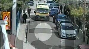 Ασπρόπυργος: Βίντεο ντοκουμέντο από την κατάρρευση της 10χρονης στο προαύλιο του σχολείου