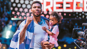 Γιάννης Αντετοκούνμπο: Πάνω από τον Εμπαπέ στη λίστα του Forbes με τους πιο ακριβοπληρωμένους αθλητές παγκοσμίως