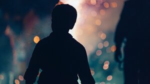 Σταμάτησαν να πάρουν σουβλάκια αλλά ο μπόμπιρας το ... σκάσε