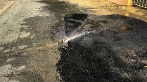 'Εσπασε ο σωλήνας... πίδακας το νερό!