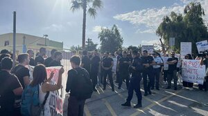 Ρέθυμνο: «Υποδοχή» της Υπουργού Παιδείας με διαμαρτυρίες