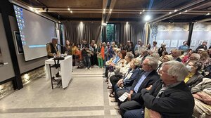 Πλήθος κόσμου στα εγκαίνια της έκθεσης "Η Τρίτη Ηλικία στην Τέχνη"