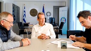 Υπογράφηκε το έργο αναβάθμισης ηλεκτρολογικών στο σχολείο της Ελιάς