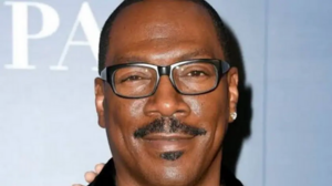 «Being Eddie»: Το νέo ντοκιμαντέρ του Netflix για τον εμβληματικό Έντι Μέρφι