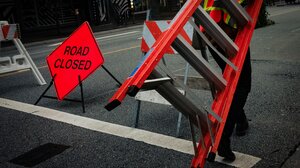 Ταμείο Ανάκαμψης: Υψηλές εκταμιεύσεις πόρων, χαμηλή υλοποίηση έργων - Ποια υπουργεία παίρνουν «κίτρινη κάρτα»