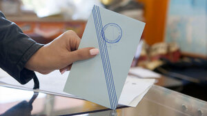 Προβάδισμα της ΝΔ έναντι του ΠΑΣΟΚ δείχνουν οι τελευταίες τρεις δημοσκοπήσεις - Τι λένε για Τσίπρα και Καρυστιανού