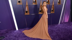 Η Τζένιφερ Λόπεζ με Dior στα γυρίσματα της νέας της ταινίας «The Last Mrs. Parrish»