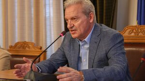 Η καύση απορριμμάτων και οι αποζημιώσεις των κατοίκων των Βουτών στην κυριακάτικη ανασκόπηση Καλοκαιρινού