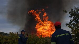 Φωτιά στις Μαλάδες: Το ευχαριστώ στις δυνάμεις πυρόσβεσης που απέτρεψαν τα χειρότερα