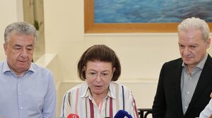 Στην Αθήνα με Μενδώνη σήμερα Καλοκαιρινός - Αρναουτάκης για τα Τείχη