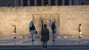 Άγνωστος Στρατιώτης: «Πυρά» Δένδια κατά Δούκα