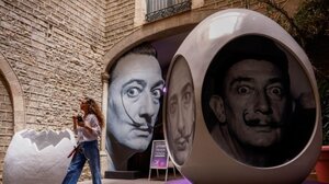 Κολιέ του Σαλβαντόρ Νταλί πωλήθηκε σε δημοπρασία έναντι 858.500 δολαρίων