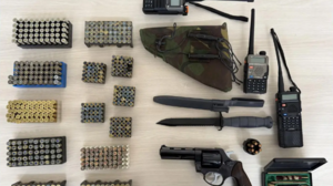 Σύλληψη 57χρονου στο Ηράκλειο για οπλοκατοχή και παράνομες συσκευές ενδοεπικοινωνίας