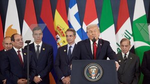 Ιστορική στιγμή για τη Μέση Ανατολή: Οι ηγέτες υπέγραψαν τη συμφωνία ειρήνης στη Γάζα