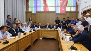 Σύσκεψη υπό τον Νίκο Ταχιάο στην Περιφέρεια για όλα τα μεγάλα έργα της Κρήτης