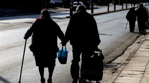 Παγκόσμια Ημέρα Ηλικιωμένων: Η στεγαστική κρίση αγγίζει και την τρίτη ηλικία