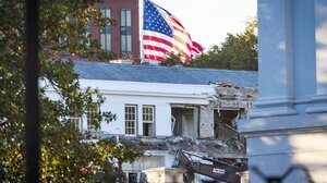 Ο Τραμπ κατεδάφισε τμήμα του Λευκού Οίκου για να οικοδομηθεί στη θέση του αίθουσα χοροεσπερίδων 